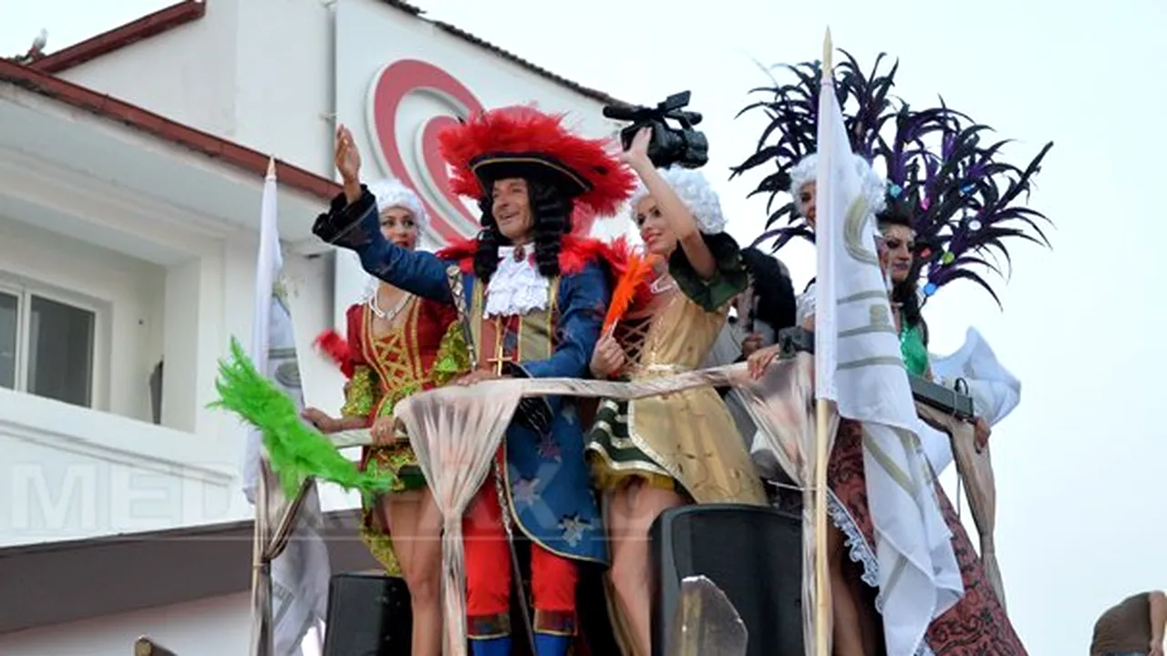 Radu Mazăre, alături de mai multe tinere, a făcut repetiţii pentru carnavalul din Mamaia
