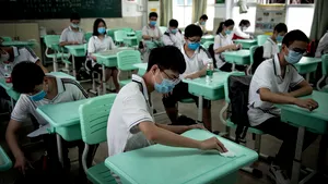 NYT: Administraţia Trump vrea să anuleze vizele a mii de studenţi care au legături cu armata Chinei