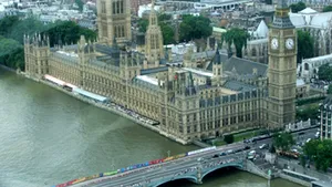 Stabilizarea economiei britanice, condiţie pentru ridicarea restricţiilor pentru români şi bulgari