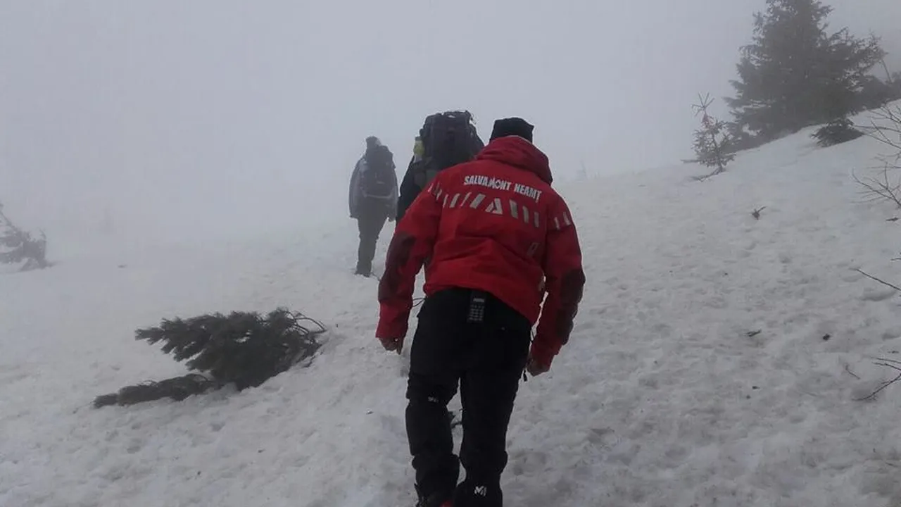 Intervenţie în Munţii Bucegi: Cinci turişti nemţi, blocaţi pe un traseu închis/ Salvamontiştii: Există pericol de hipotermie