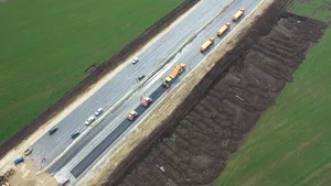 Grindeanu: a fost turnat primul strat de asfalt pe Autostrada Moldovei