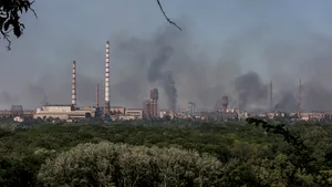 Bombardamente intense la uzina chimică din Severodonetsk. În interior se află sute de civili