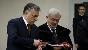 Episcopul Eparhiei Reformate de Ardeal Béla Kató: Situaţia maghiarilor din Transilvania e similară copiilor cu părinţi divorţaţi/ Soarta copilului, care se află de o sută de ani în grija tatălui, a fost una vitregă