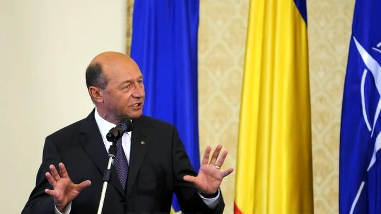 Preşedintele Băsescu i-a decorat pe liderii notarilor publici