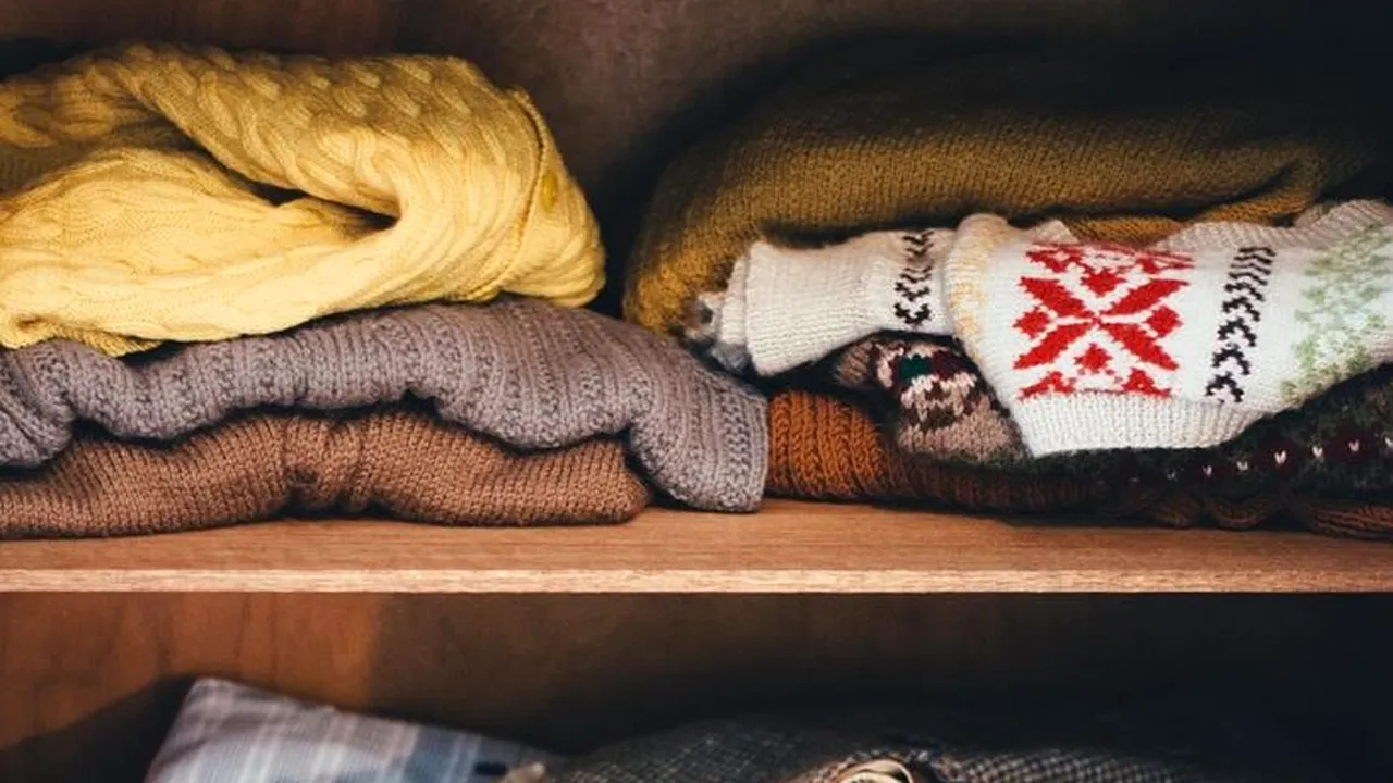 CE adoptă noi măsuri pentru a opri distrugerea hainelor și încălțămintei nevândute