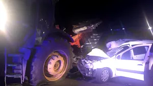Un mort şi un rănit, într-un accident produs între o maşină şi un tractor, în Giurgiu
