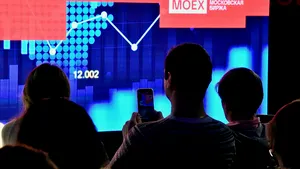 Companiile din Rusia pierd la bursa din Moscova. Cu cât s-au prăbuşit acţiunile