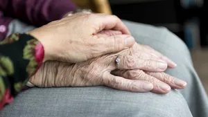 Întâlnire EMOŢIONANTĂ: Şi-a revăzut mama, în urma a 60 de ani de căutări disperate, după ce a fost abandonată într-un orfelinat | VIDEO