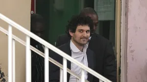 Regele Crypto a fost condamnat la 25 de ani de închisoare pentru frauda FTX. Judecătorul l-a descris pe Sam Bankman-Fried drept un minicinos ce nu a avut remuşcări pentru 