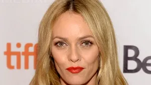 Vanessa Paradis l-a felicitat pe Johnny Depp pentru logodnă