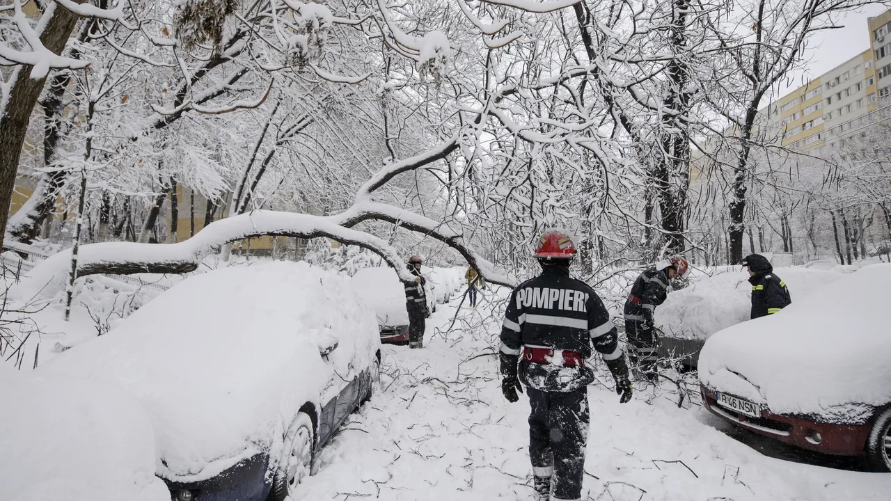 ALERTĂ METEO: Codul galben de viscol a fost prelungit. Care sunt judeţele afectate 