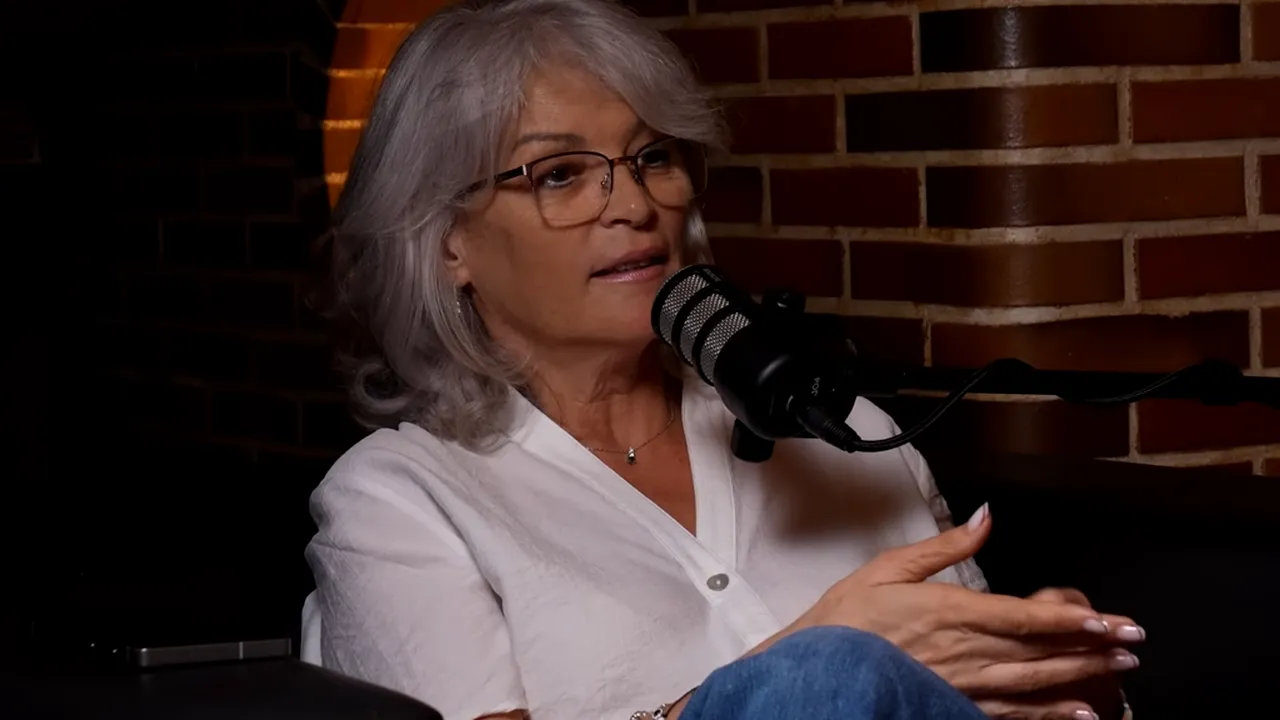 „A vrut să plecăm din țară în ’90 cu banii de la nuntă”. Povestea Ancăi Pop despre comunism, „Dallas” și emigrarea în Spania
