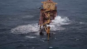 Căpitanul navei scufundate în largul Indiei şi inginerul-şef român, eliberaţi pe cauţiune