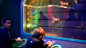 O meduză şi un peşte, printre vedetele expoziţiei de roboţi româneşti din Capitală