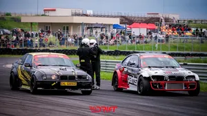 Patru piloţi în lupta pentru titlu în Campionatul Naţional de Drift. Finala are loc în weekend pe Transilvania Motor Ring

