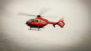 Un copil de 3 ani, adus în Capitală cu un elicopter SMURD, după un accident rutier produs în Prahova