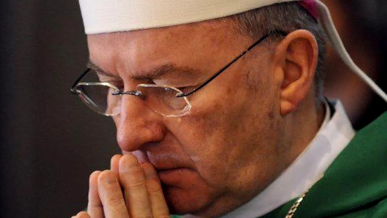 Biserica Catolică, afectată de un nou scandal. Reprezentantul Vaticanului în Franţa, investigat pentru agresiune sexuală