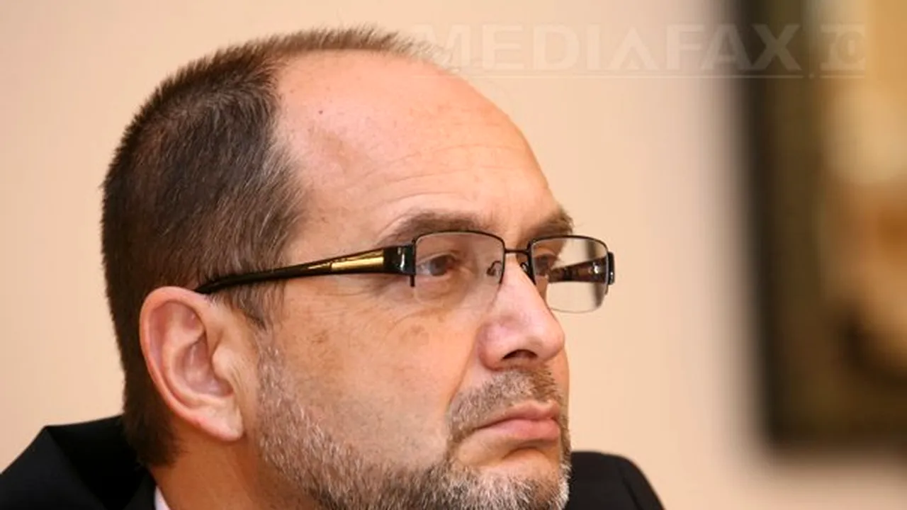 Adrian Curaj, fost consilier al lui Tăriceanu, demis de Boc de la ANCS şi înlocuit cu Ciuparu