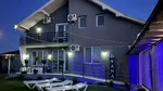 Un consilier local PNL din Bihor și-a ridicat pensiune pe un teren atribuit gratuit tinerilor. Schema afacerii de „turism clandestin”, dezvăluită de Bihoreanul