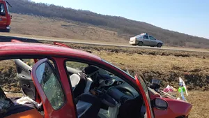 Accident în Vaslui: Patru femei au fost rănite după ce o maşina în care se aflau s-a răsturnat | FOTO