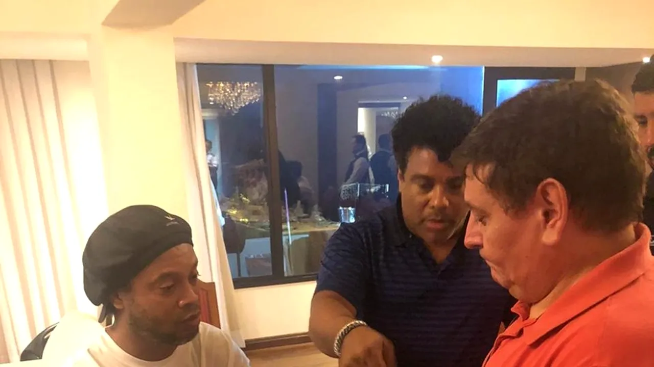 Ronaldinho a fost prins cu un paşaport fals în Paraguay. Campionul mondial riscă să fie arestat 