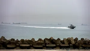 Mesaj sfidător din partea Iranului, în timp ce navele care încercau să traverseze Ormuz au raportat focuri de armă