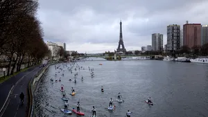 Paris 2024. Taxiuri pe apă pe Sena între Luvru şi Turnul Eiffel