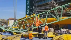 FOTO Cinci morţi şi zeci de răniţi, după căderea unei macarale pe un şantier naval din Coreea de Sud