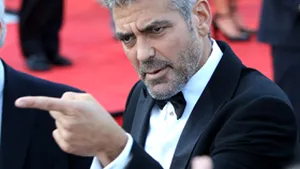 George Clooney se compară cu Hillary Clinton
