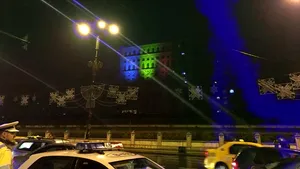 Palatul Parlamentului, luminat în culorile drapelului de Ziua Naţională | FOTO