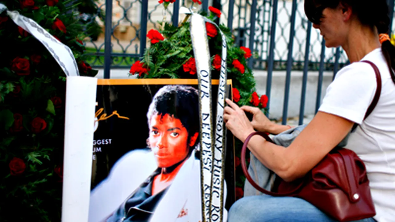 Michael Jackson, comemorat în faţa Ambasadei SUA de la Bucureşti - GALERIE FOTO