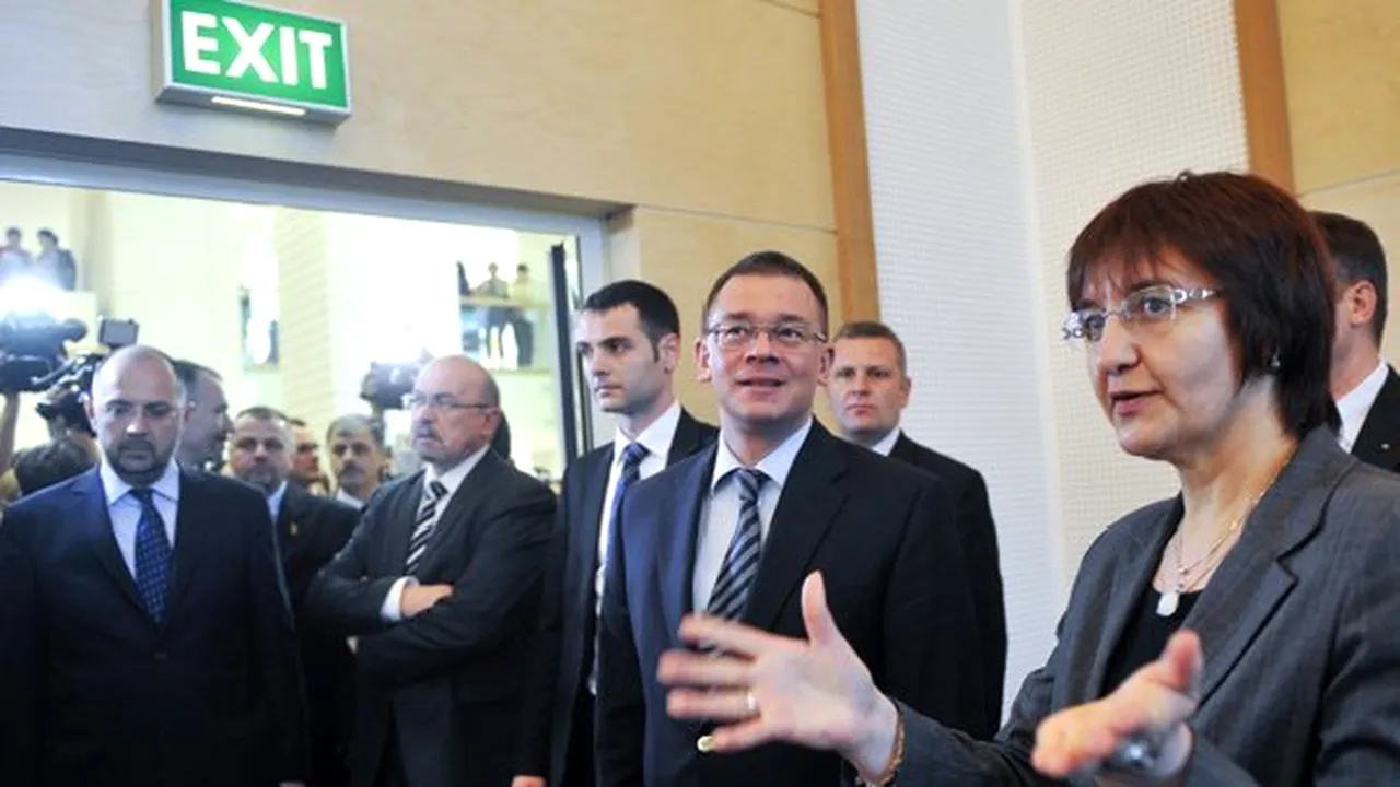 Ungureanu, la redeschiderea Bibliotecii Naţionale a României: Nu-mi sunt străine bibliotecile şi e lesne de imaginat de ce - VIDEO