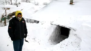 SITUAŢIE DE URGENŢĂ ÎN VRANCEA: Zeci de mii de oameni, izolaţi din cauza zăpezii - FOTO