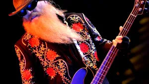 Doliu în rock: a murit Dusty Hill, legendarul basist cu barbă de la ZZ Top