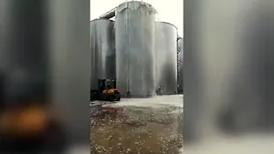 IMAGINILE ZILEI: Zeci de mii de litri de proseco s-au pierdut, după explozia unui tanc de fermentaţie