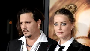 Mesaje scrise de Johnny Depp, despre fosta sa soţie Amber Heard, citite în faţa unei instanţe din Londra: „Să o înecăm înainte să o ardem”