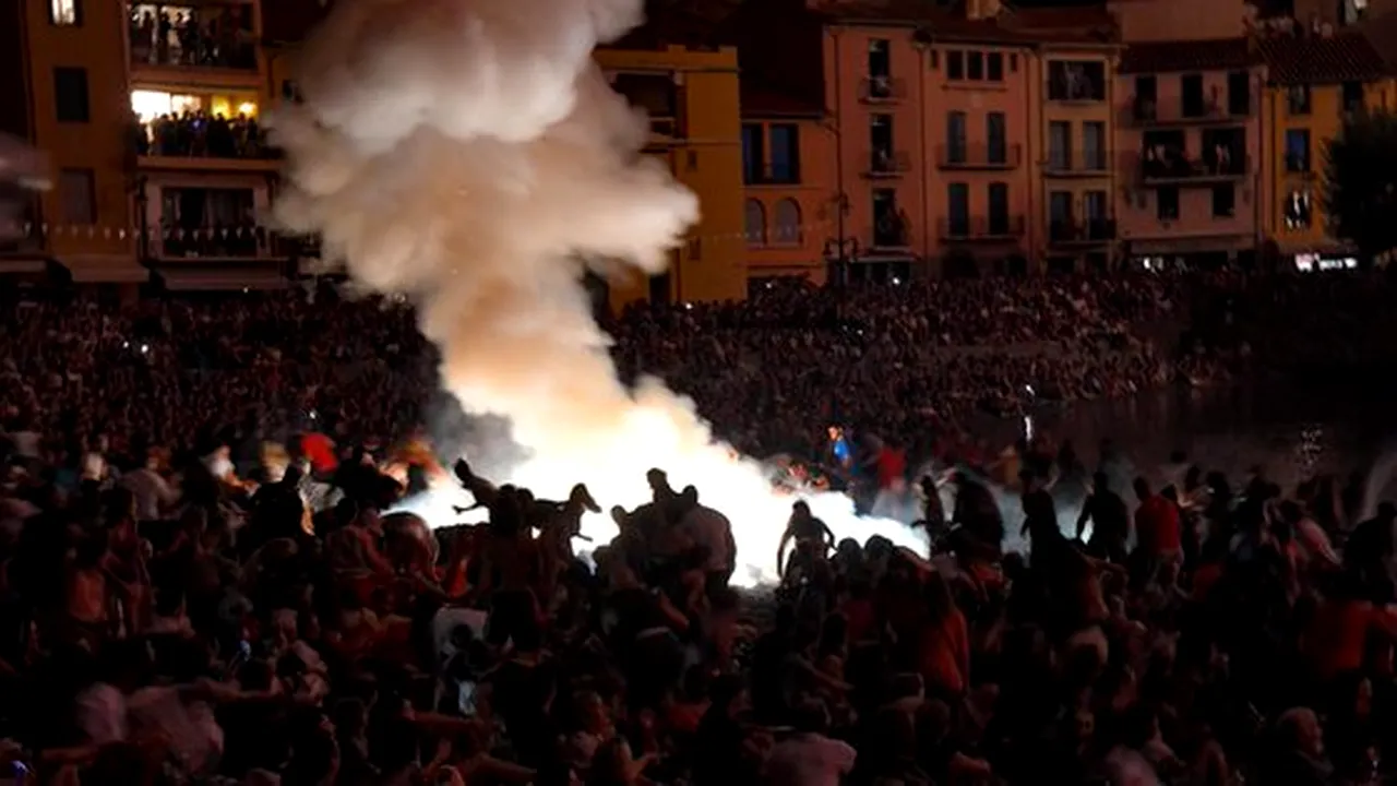 Nouă răniţi, după explozia unei petarde în cursul unei ceremonii desfăşurate în Franţa | VIDEO