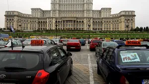 Instructorii auto au încheiat protestul, îi cer premierului consultarea pentru o lege concurenţială