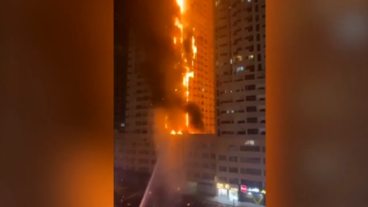 Foc masiv într-un zgârie-nori din Emiratele Arabe Unite 

