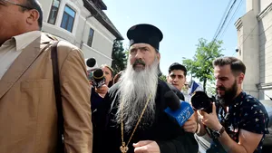 Arhiepiscopul Tomisului, Teodosie Snagoveanu, audiat la DNA în dosarul cărţilor scrise după gratii - FOTO & VIDEO 