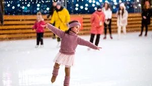 Braşovul va avea patinoar cu acces gratuit în Piaţa Sf. Ioan. În ce perioadă va funcţiona