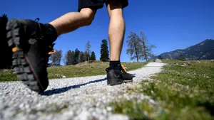 Paradoxul stării de alertă: Ai liber la recreere în natură, dar cu igiena în cort!