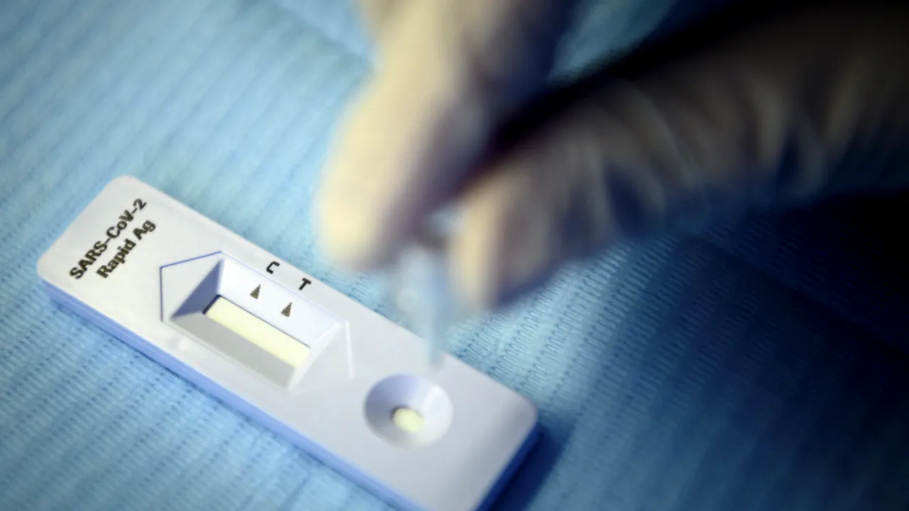 România acordă 100.000 de teste antigen rapide Republicii Moldova