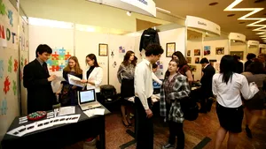 Reportaj din lumea micilor corporatişti: Elevul Tibi dintr-a zecea