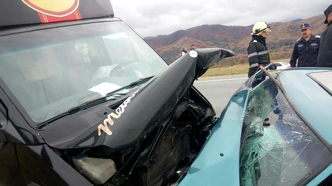 Grav accident de circulaţie | Trei morţi şi doi răniţi, în urma unei ciocniri între un camion şi o maşină