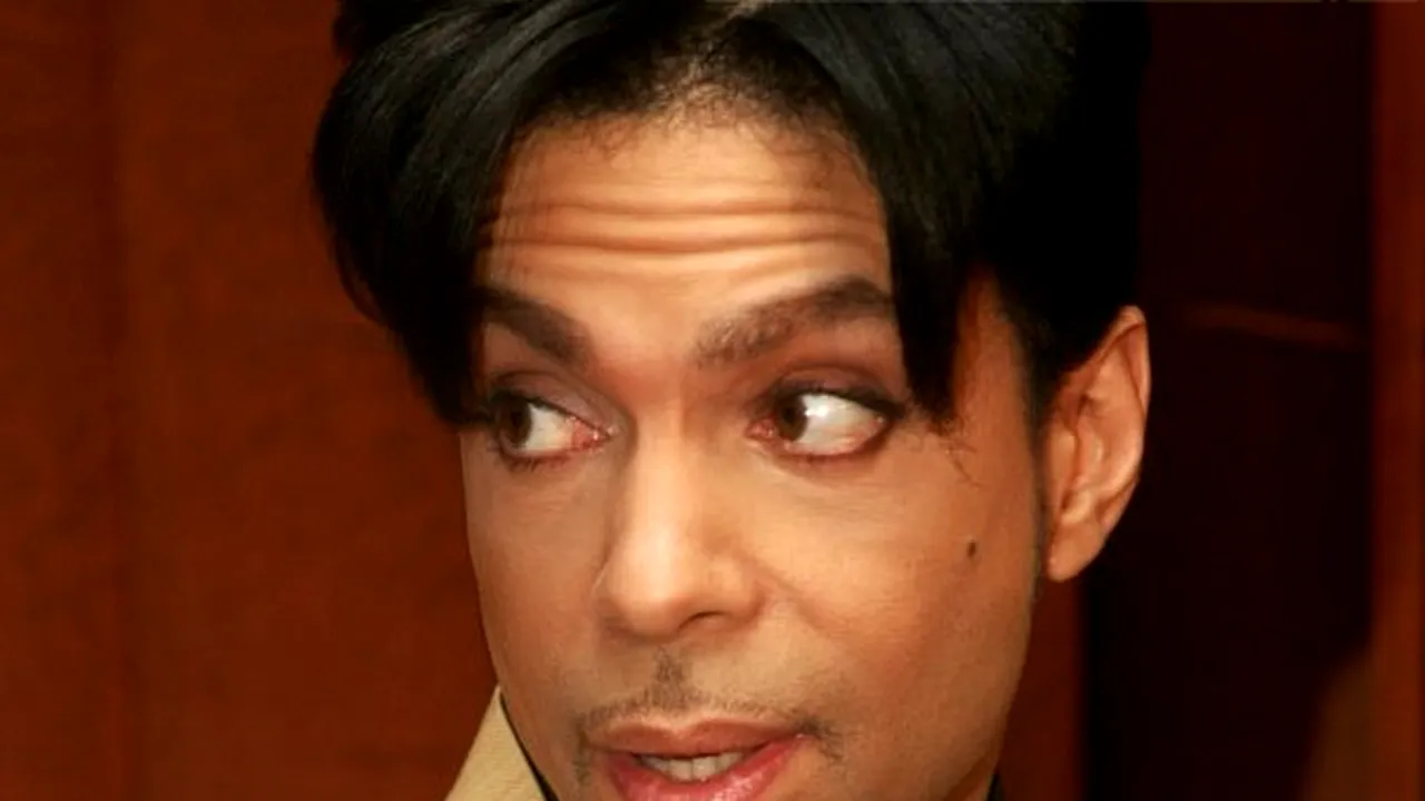 BIOGRAFIE: Prince, geniul muzical într-o continuă evoluţie şi schimbare