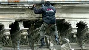 Amenzi de până la 10.000 lei sau închisoare pentru proprietarii care nu renovează casele degradate