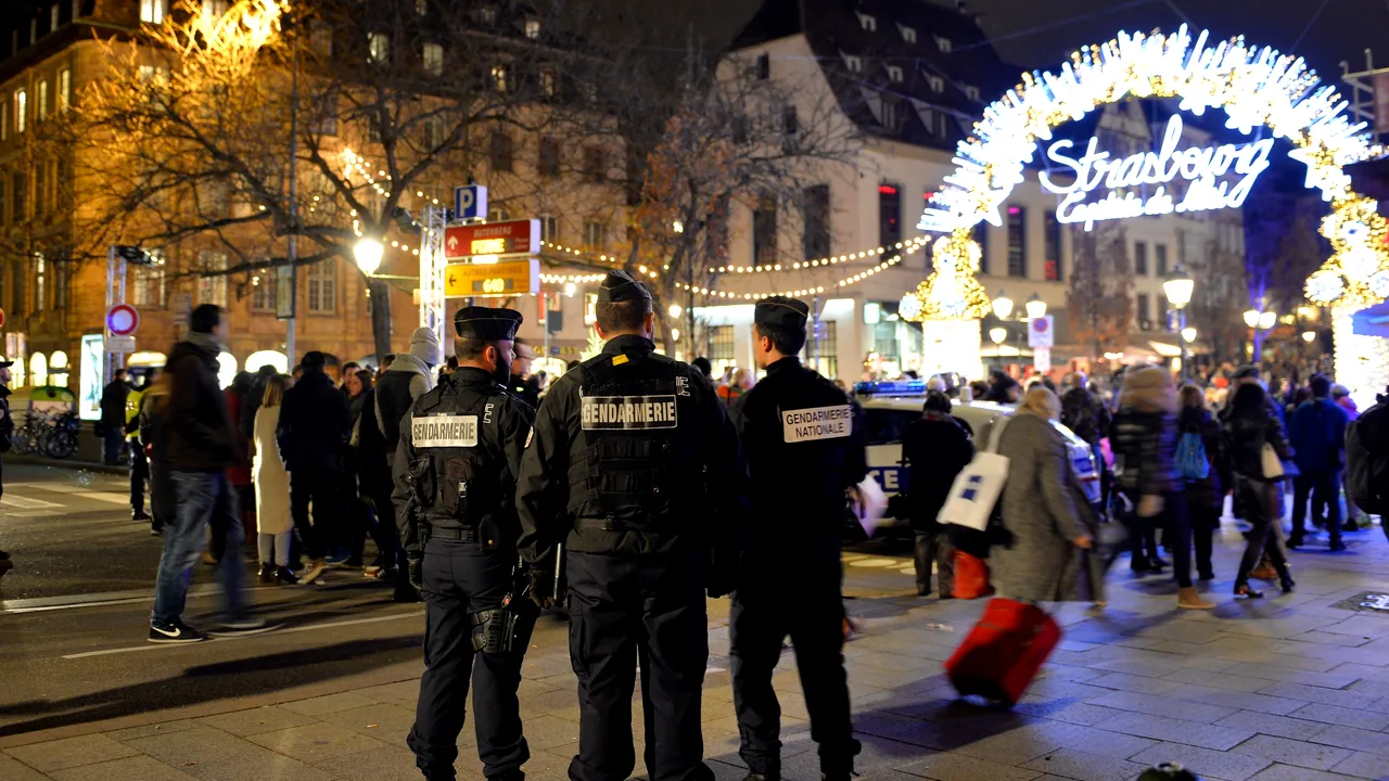 Târgul de Crăciun de la Strasbourg se redeschide după ce atacatorul a fost împuşcat mortal