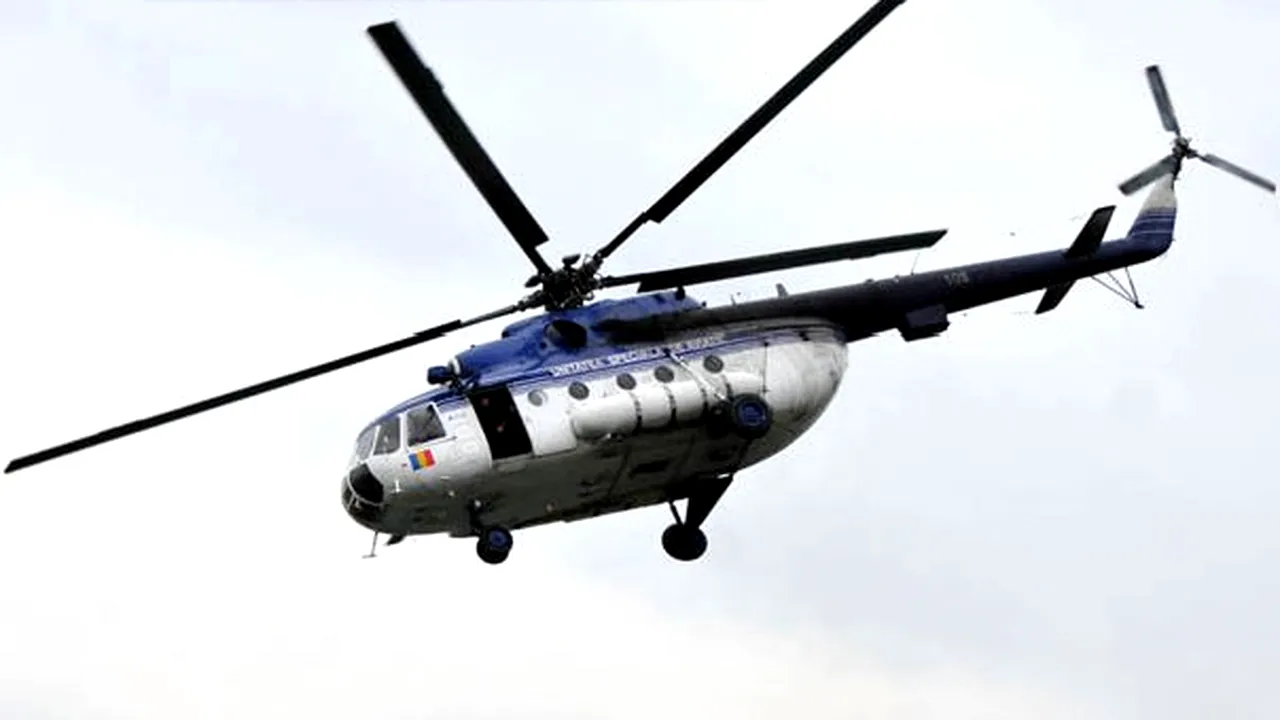 Premierul a survolat unele zone înzăpezite cu un elicopter al MAI. Boc: Situaţia va reveni la normalitate după ninsori