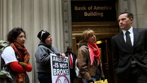 Peste 100 de militanţi ai mişcării Occupy Chicago, reţinuţi de poliţie